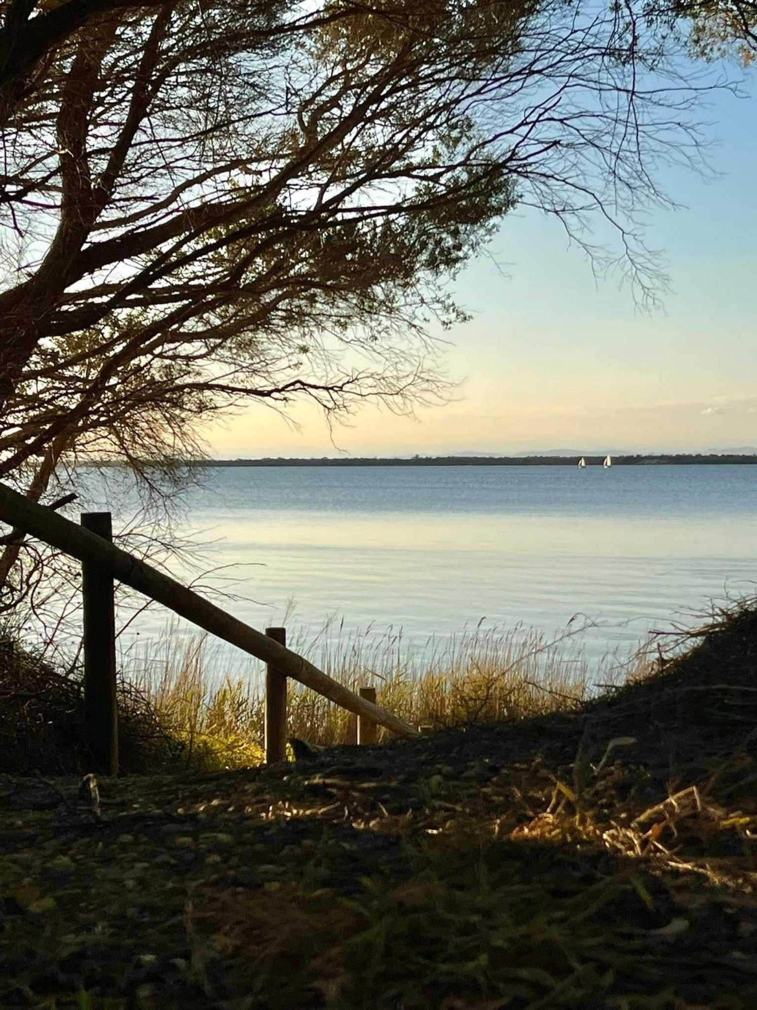 3BR Modern Lakeside Escape, Beach & Park Views