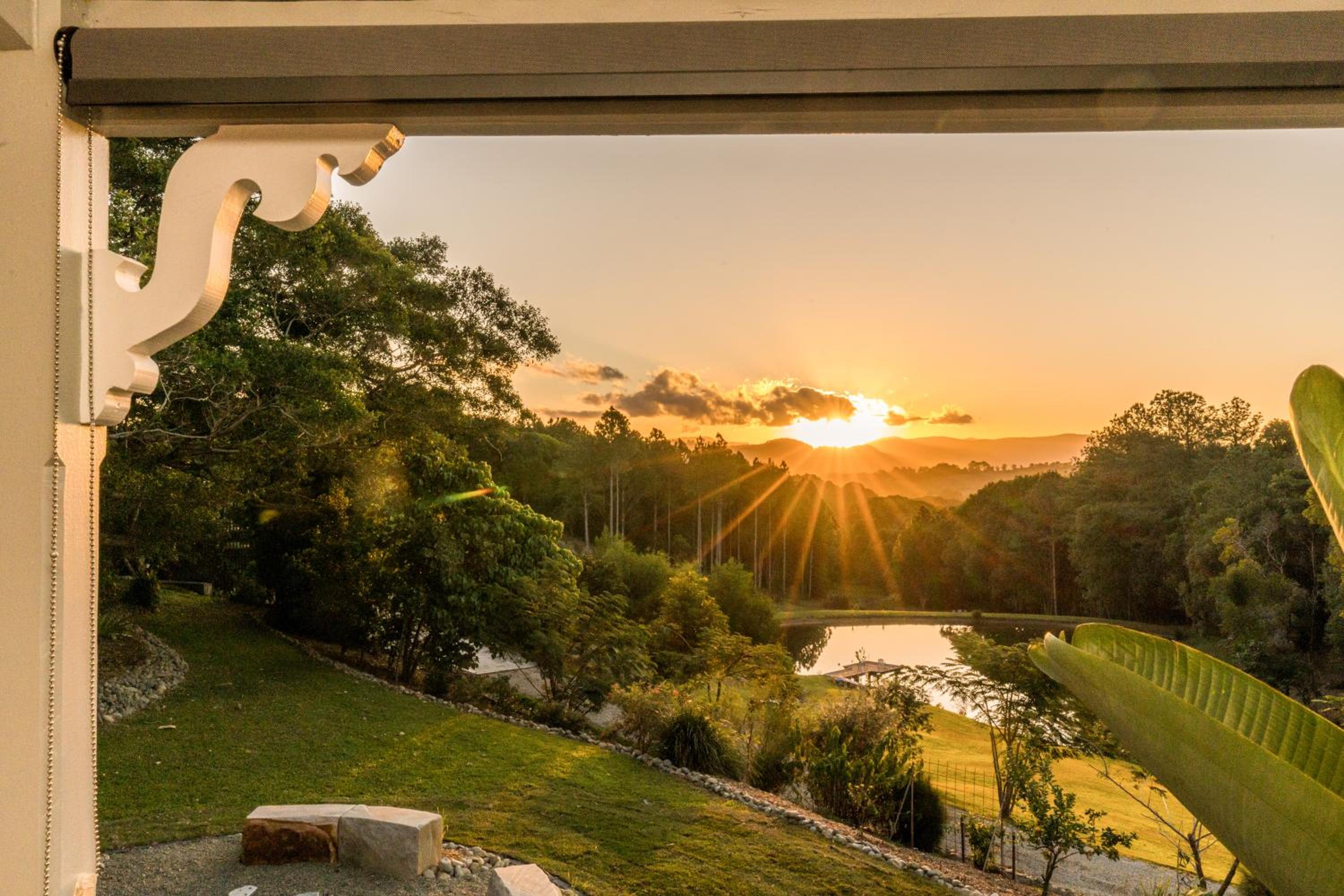 Haus Malolo Paradise 10 minutes from Byron Bay A large 5 bedroom home that sleeps 10 people