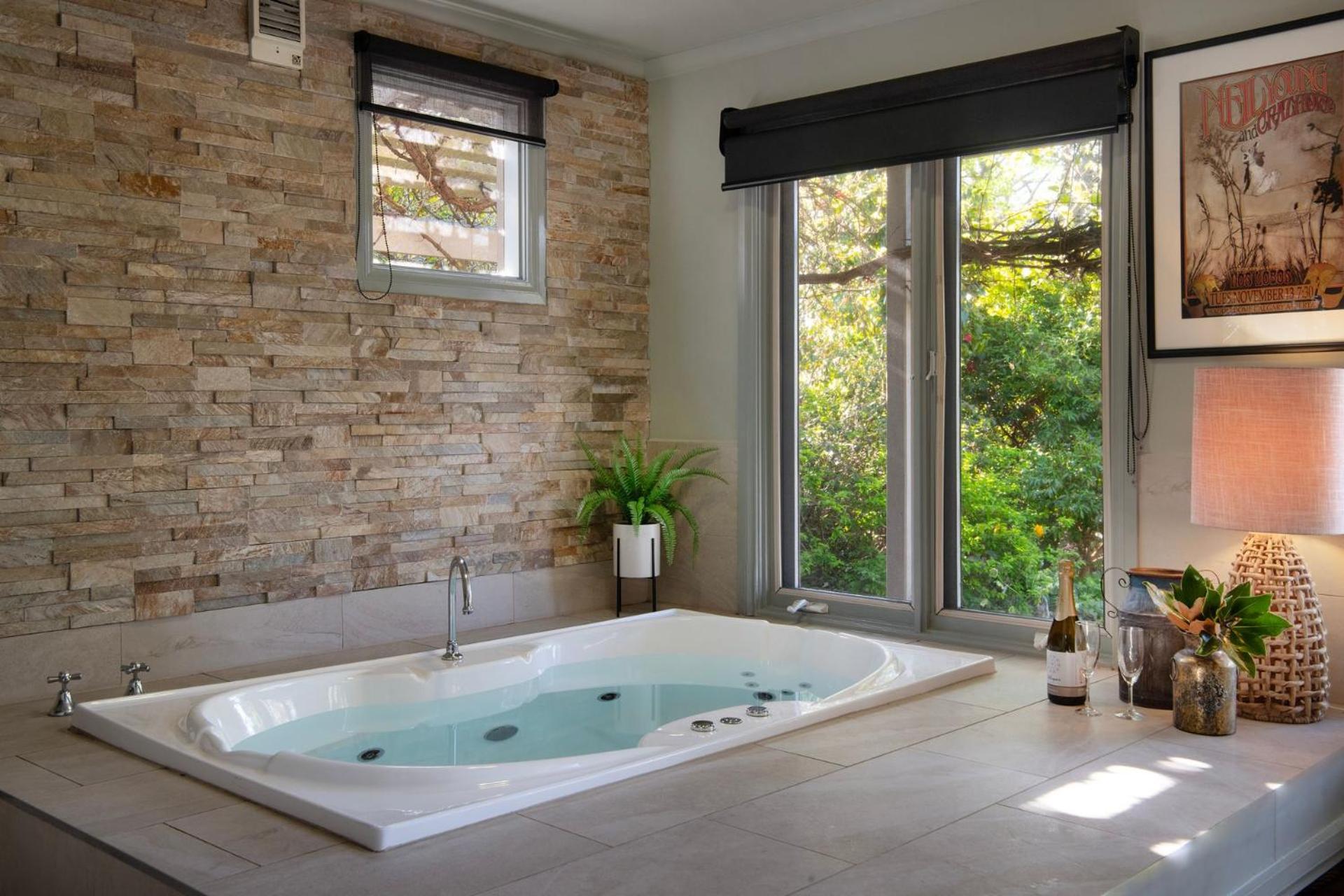 The Acorn -open fire,spa bath,dog friendly