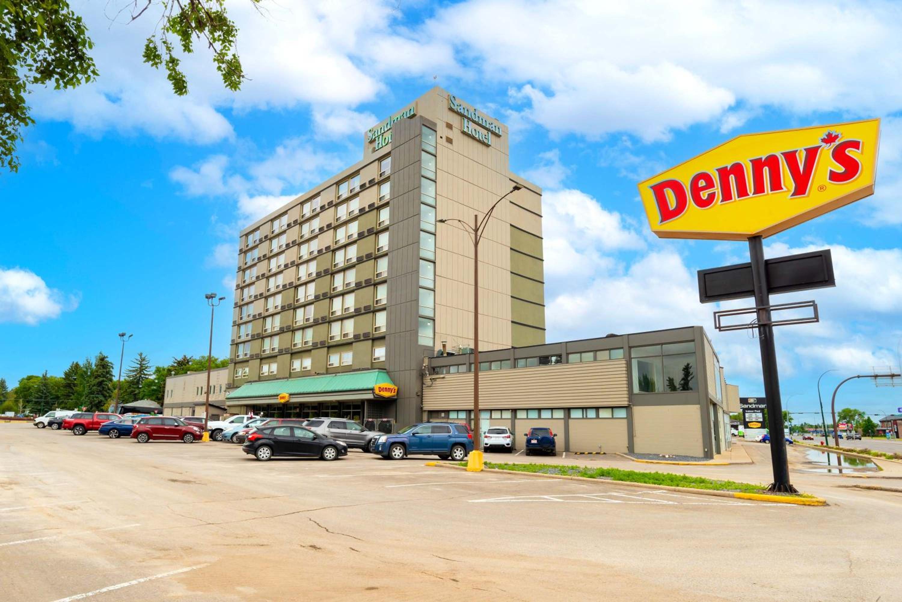 Lethbridge Vacations - Sandman Hotel Lethbridge - Property Image 1