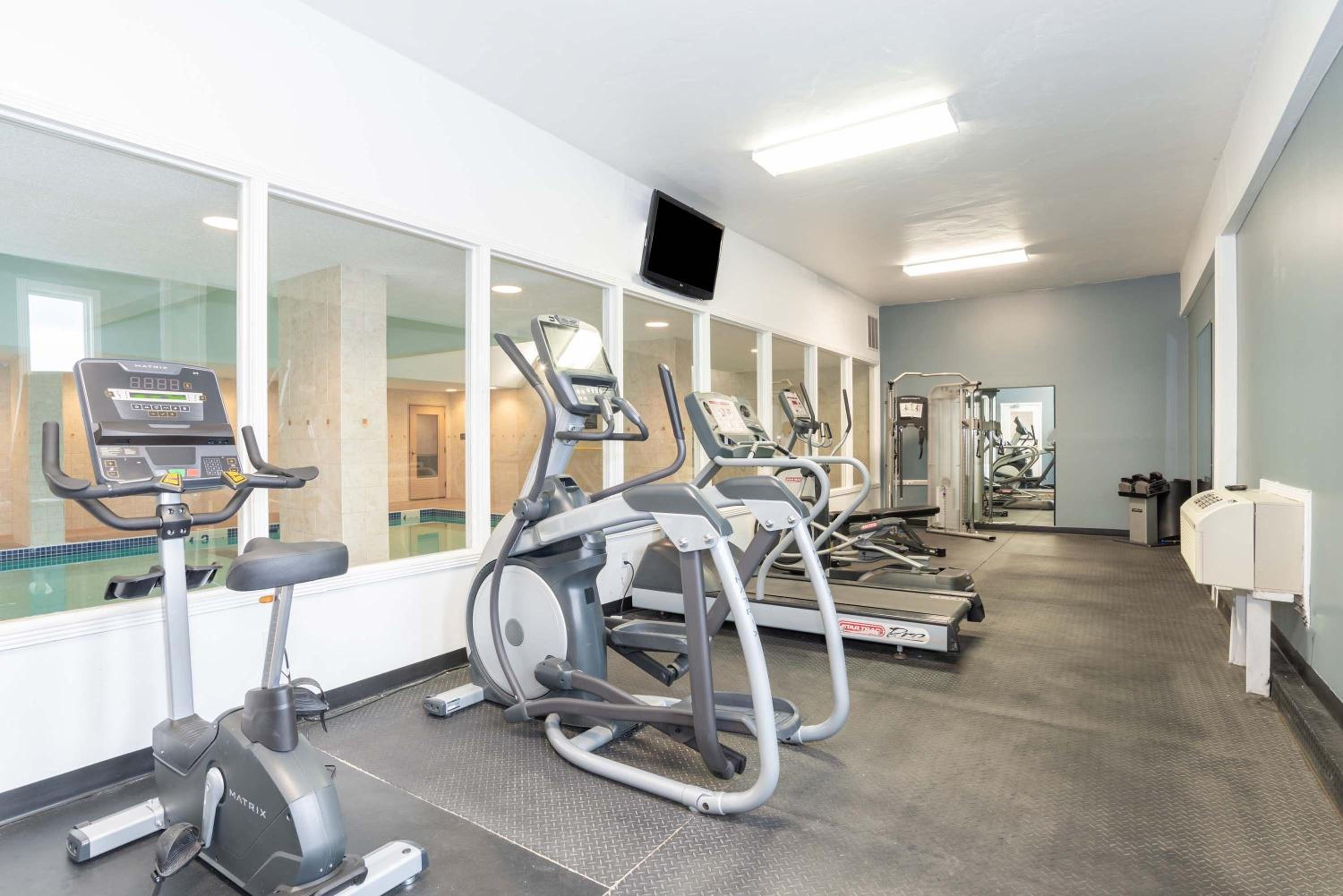 Lethbridge Vacations - Sandman Hotel Lethbridge - Property Image 9