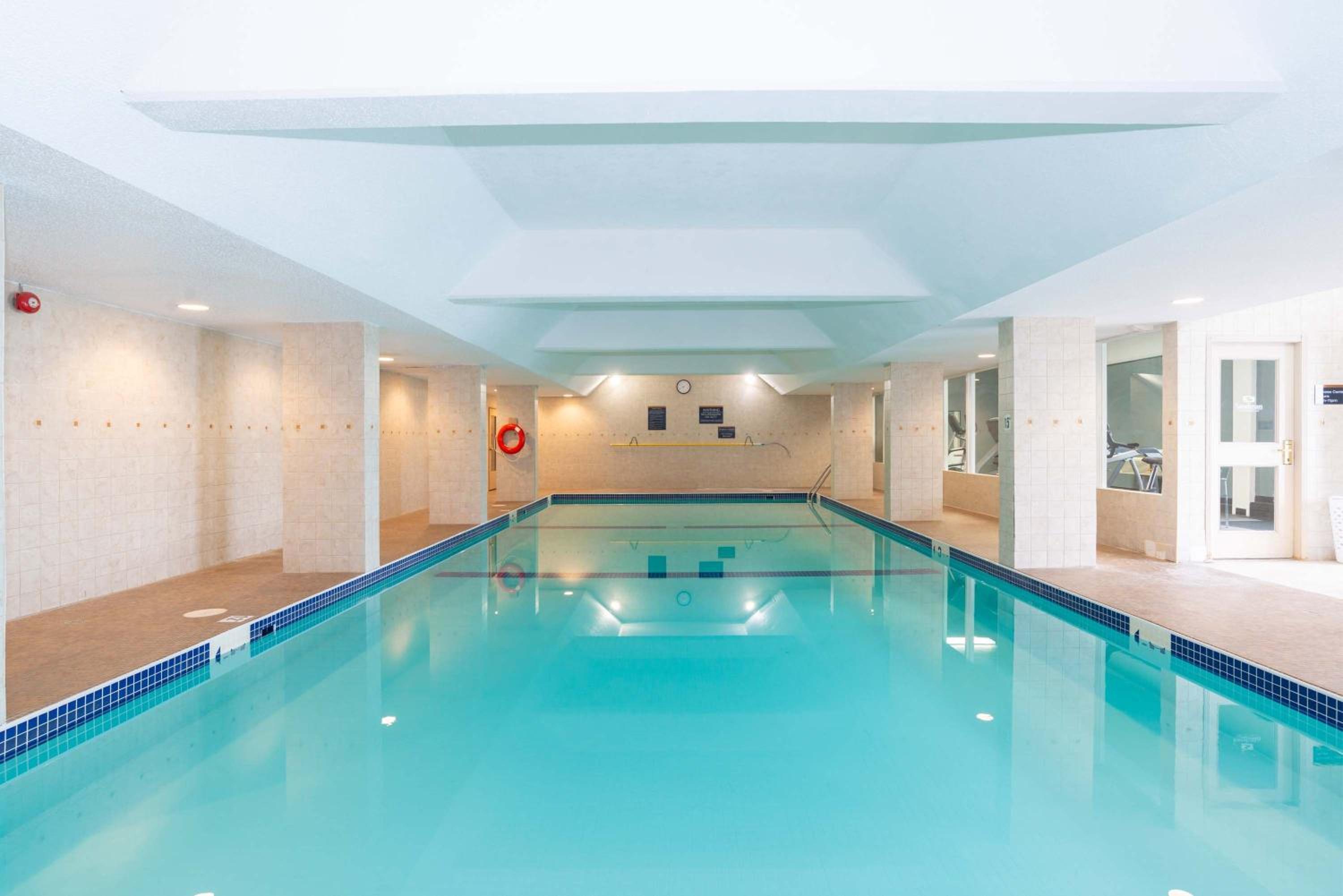 Lethbridge Vacations - Sandman Hotel Lethbridge - Property Image 5