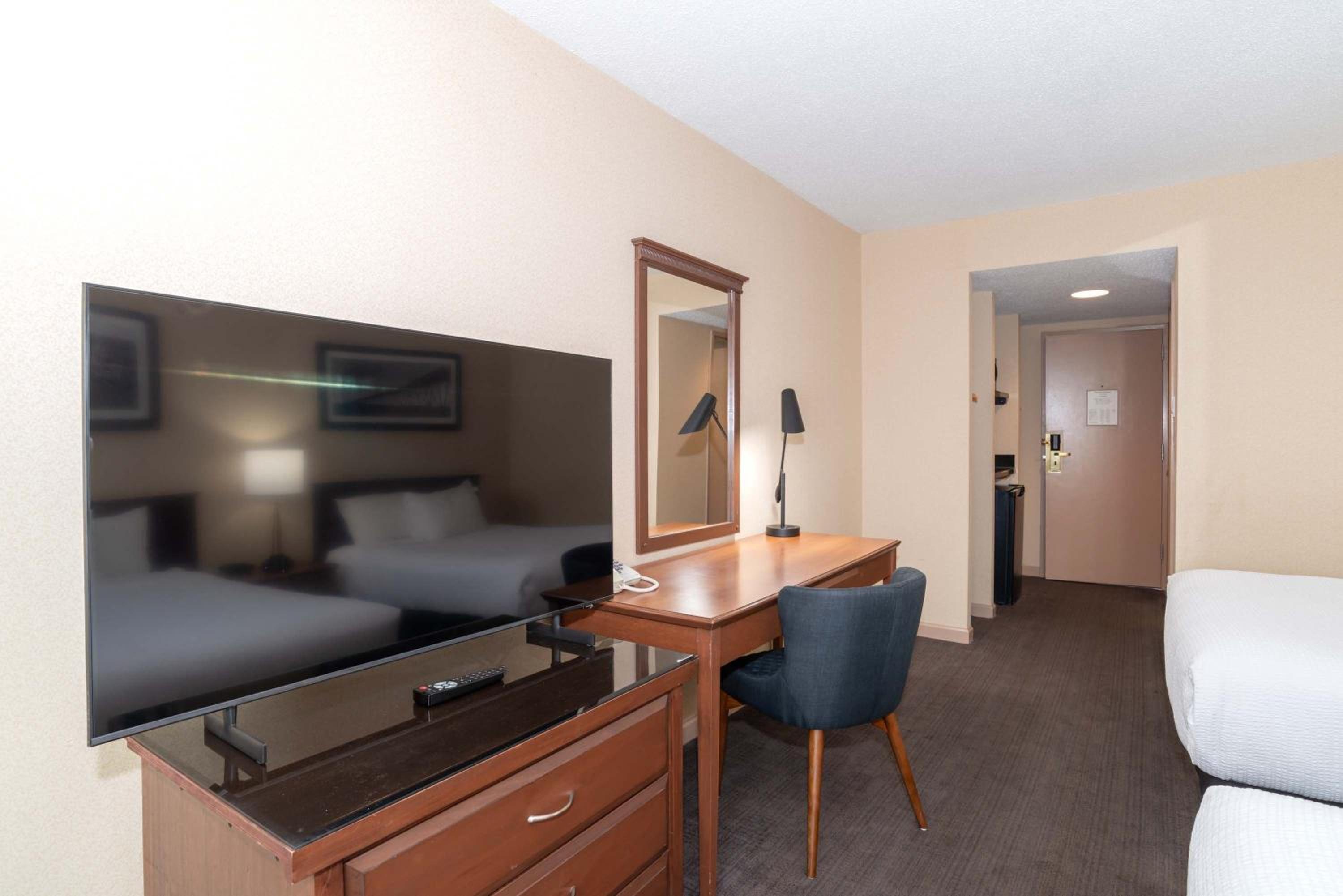 Lethbridge Vacations - Sandman Hotel Lethbridge - Property Image 3