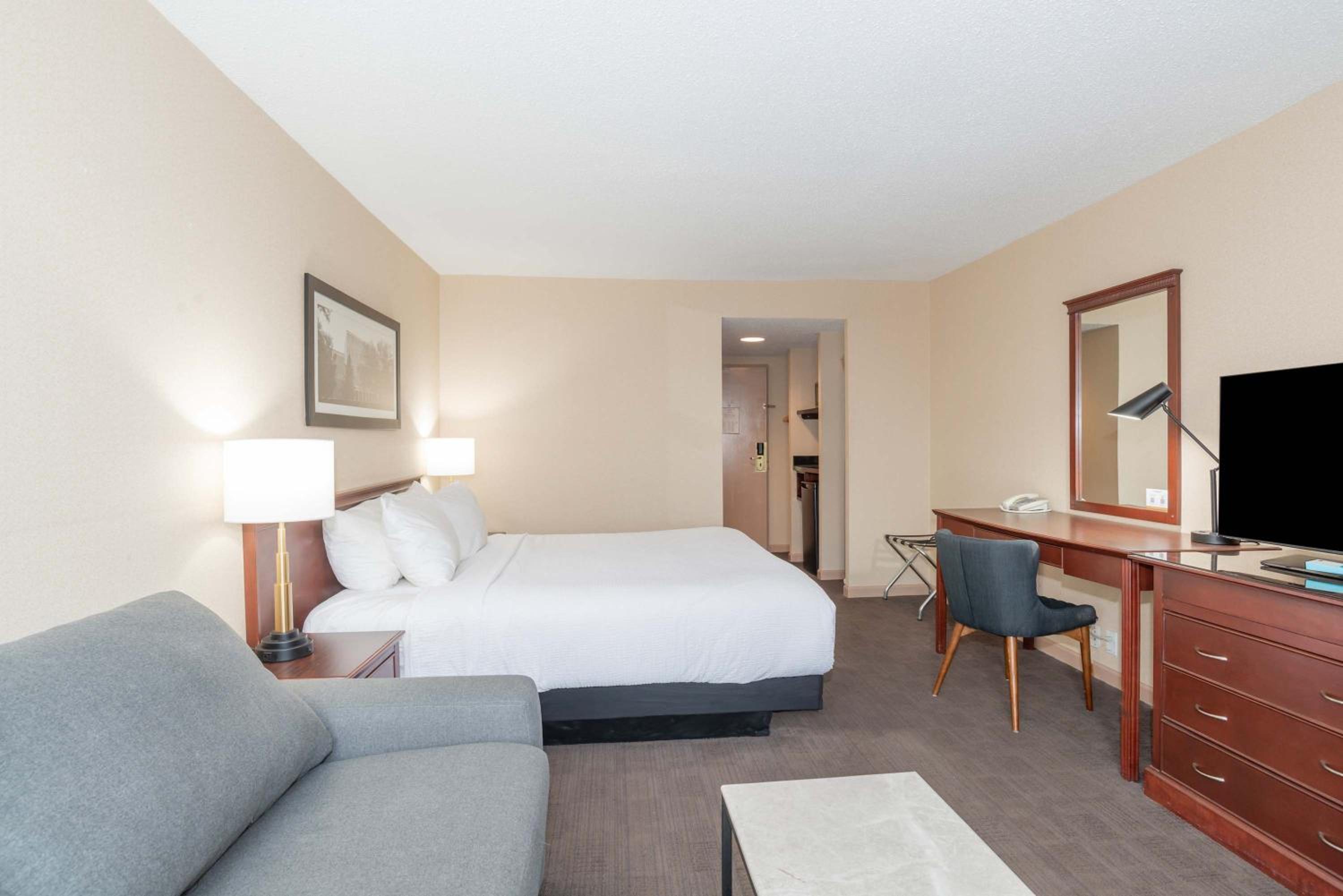 Lethbridge Vacations - Sandman Hotel Lethbridge - Property Image 6