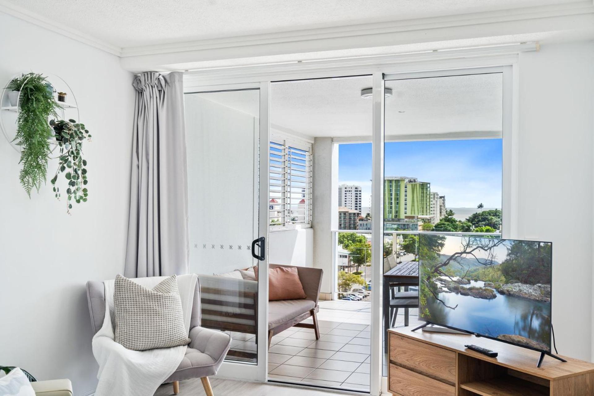 Belle Escapes 710 Elevated CBD getaway with magical views