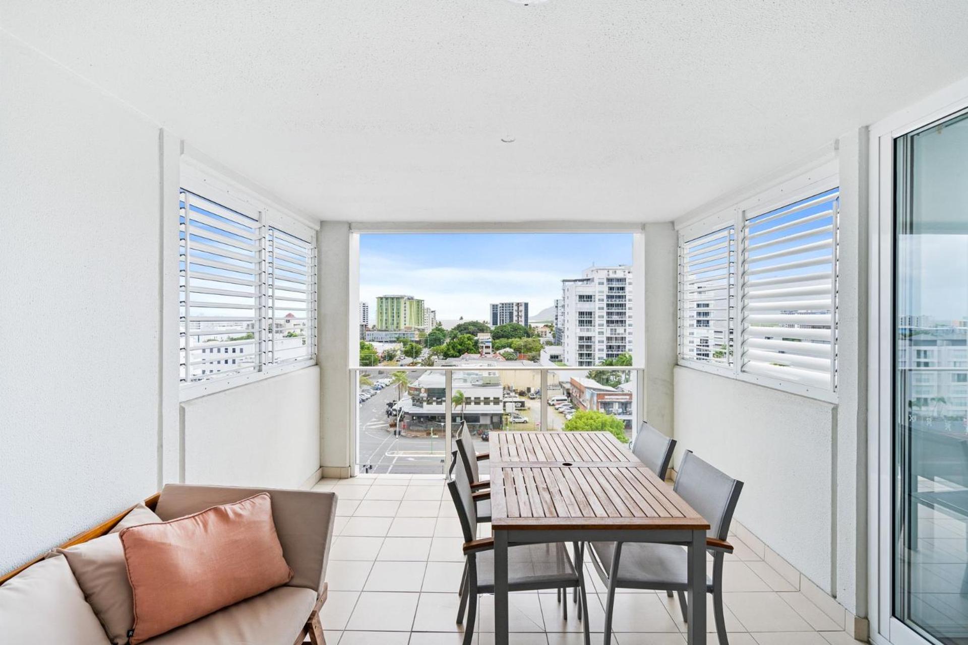 Belle Escapes 710 Elevated CBD getaway with magical views
