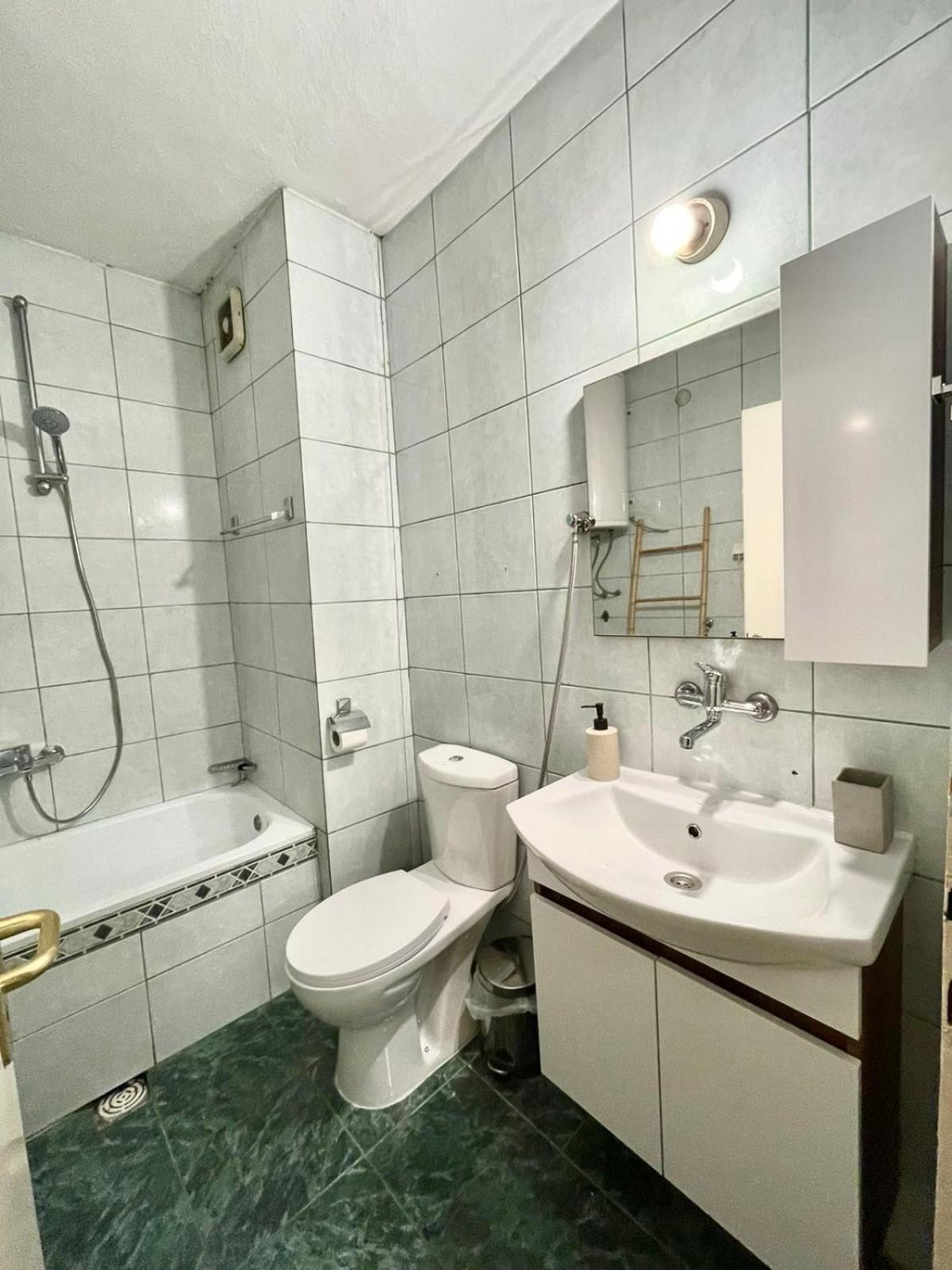 City Centre Comfort Apartment - Free Parking