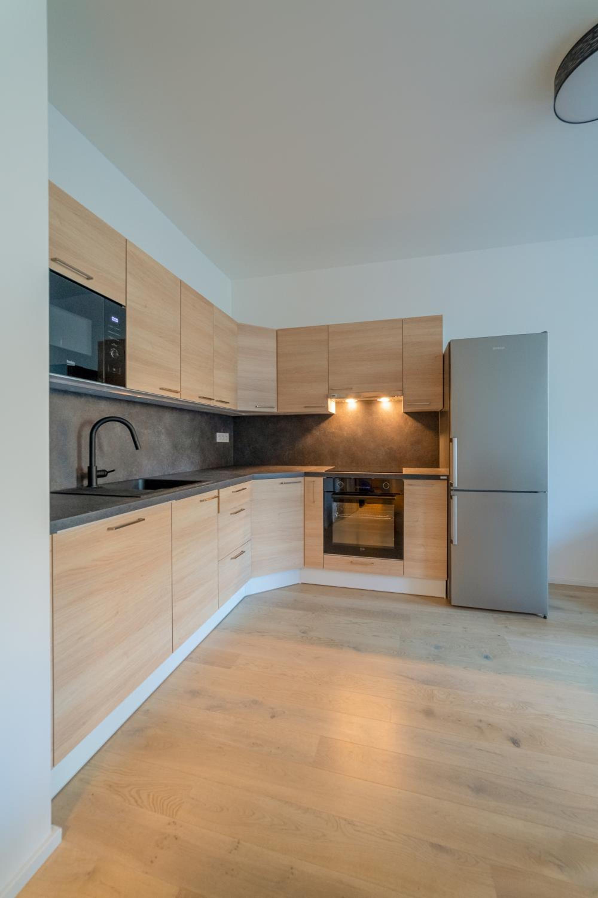 Premium Woodsy Apartment with Parking Garage by Rentez
