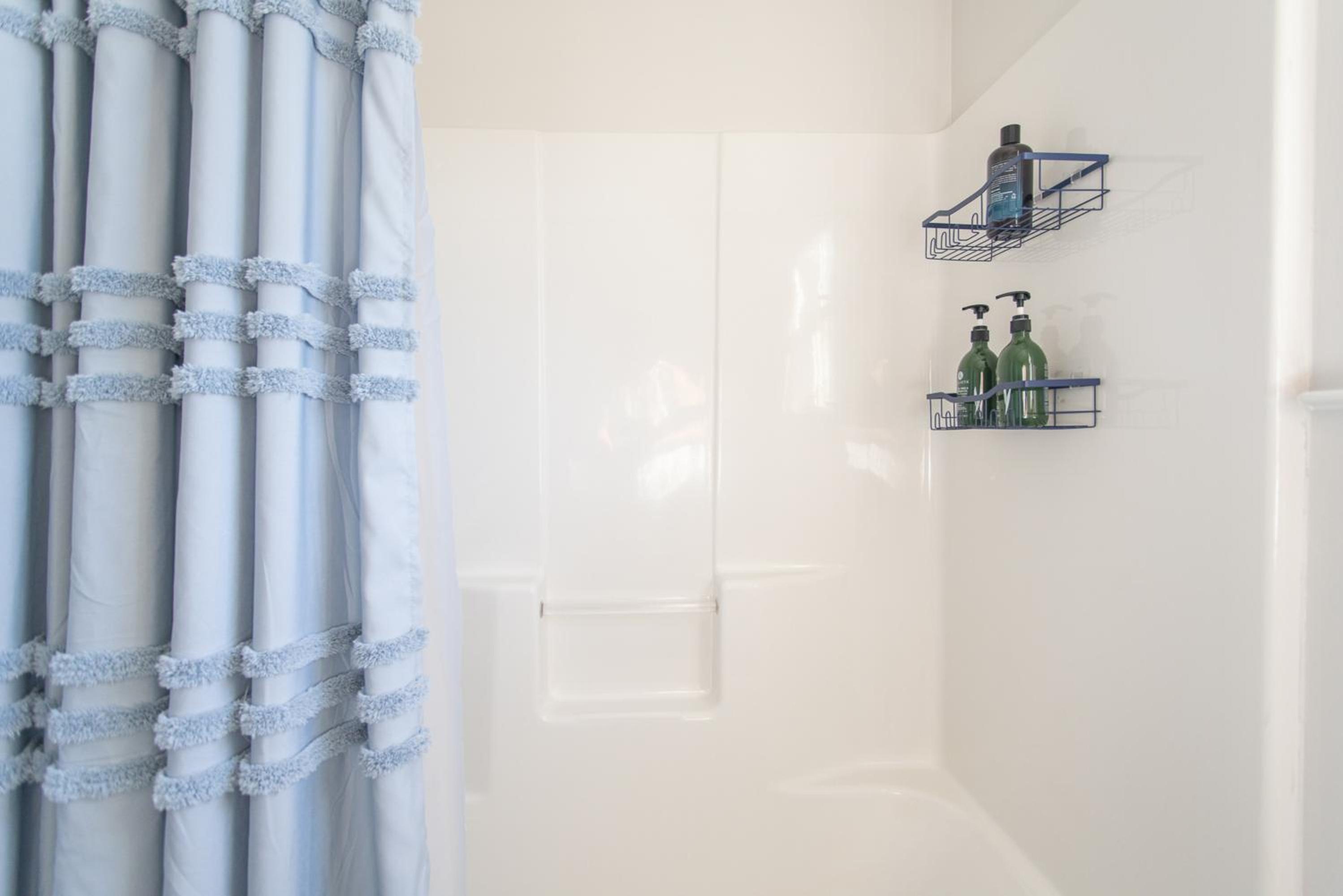 Fam-Biz Friendly 3BD with Fire pit & BBQ - Downtown view 5