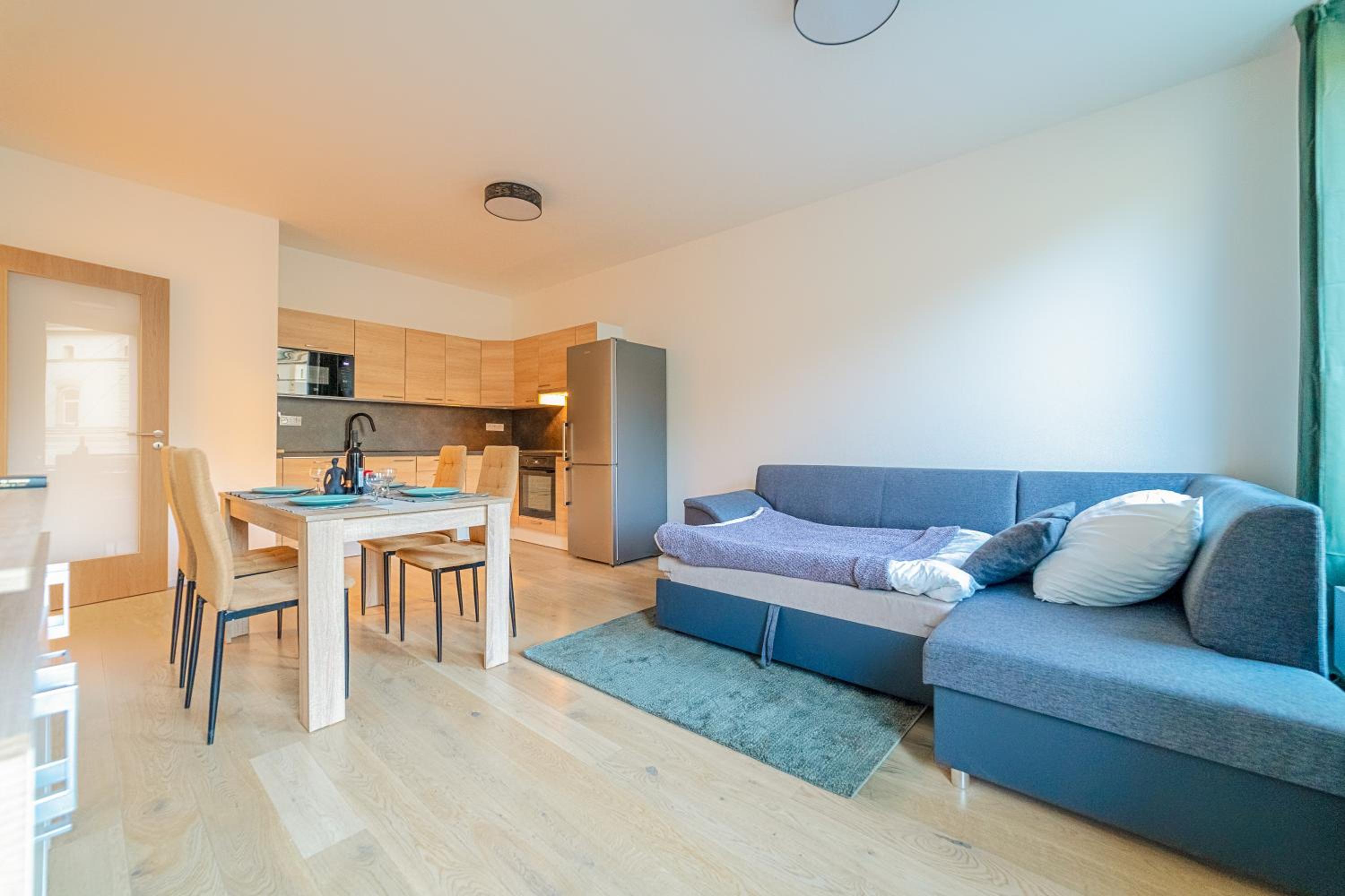 Premium Woodsy Apartment with Parking Garage by Rentez