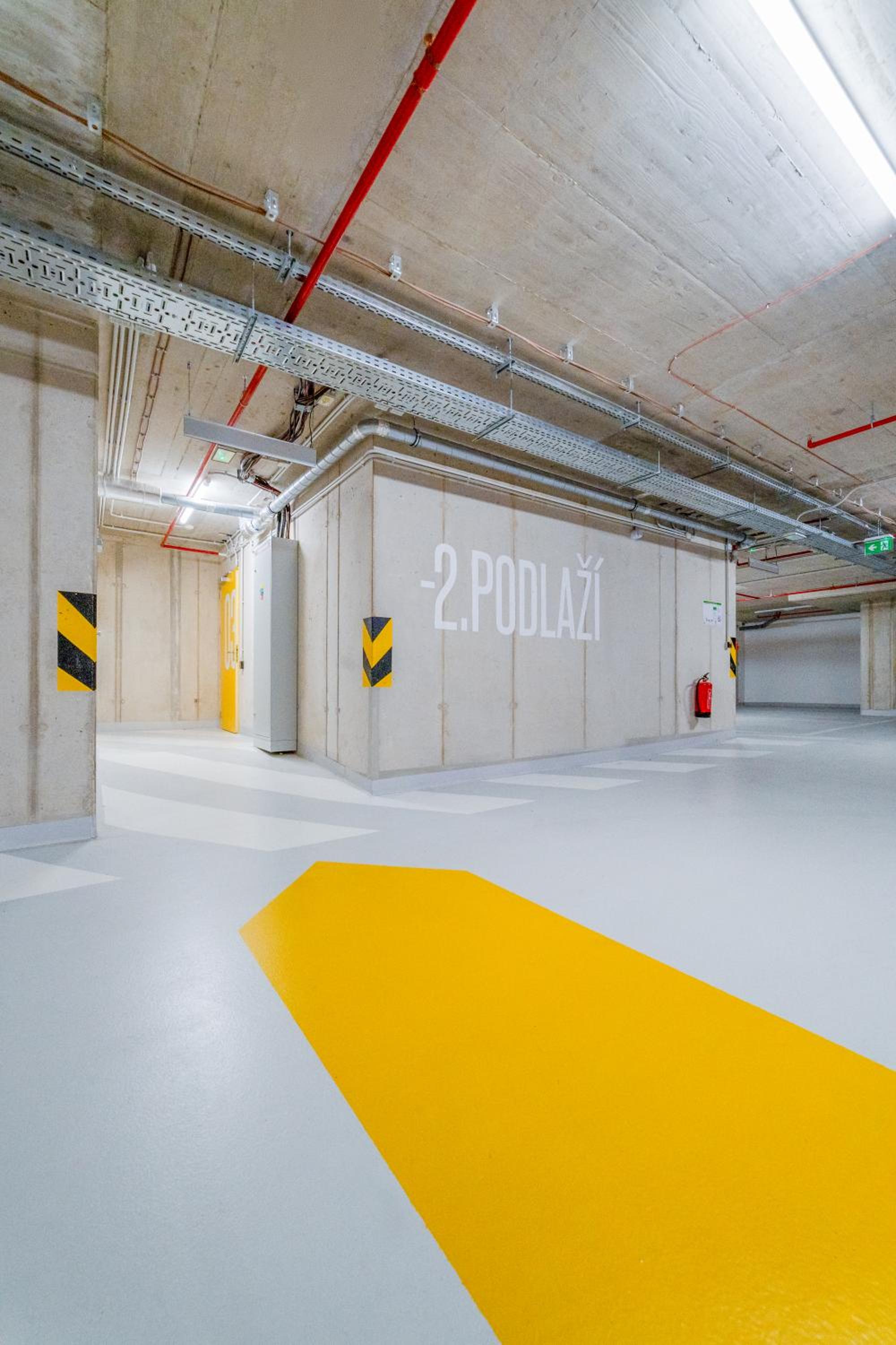 Premium Woodsy Apartment with Parking Garage by Rentez