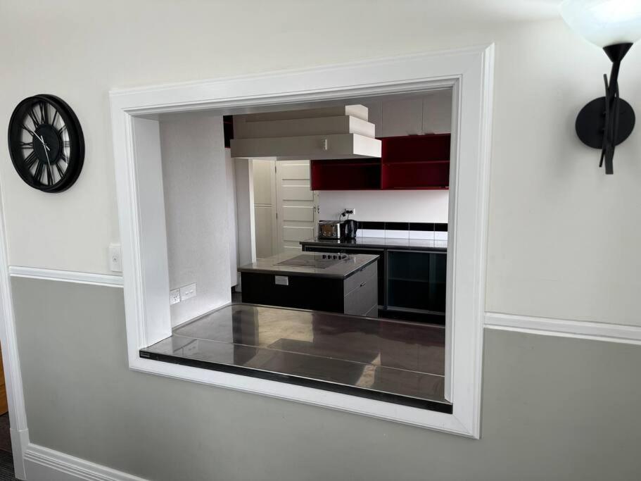 4 large bedroom Apartment in the City view 2