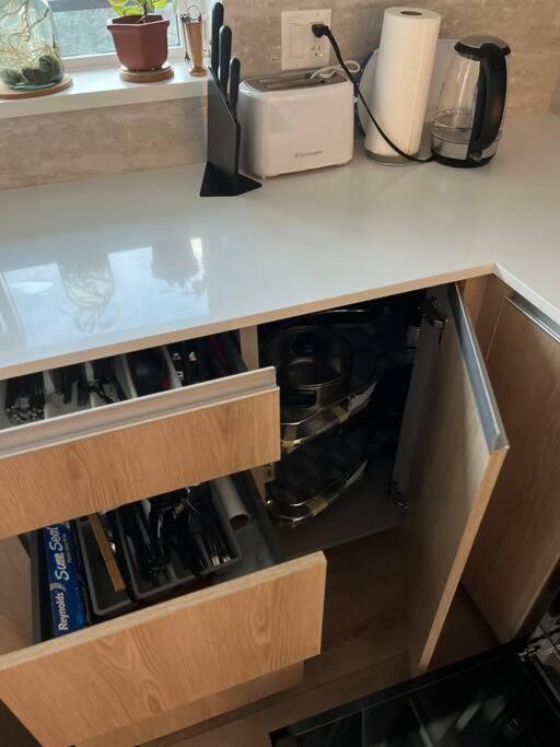 Brand new Stylists Richmond central 2B2BR