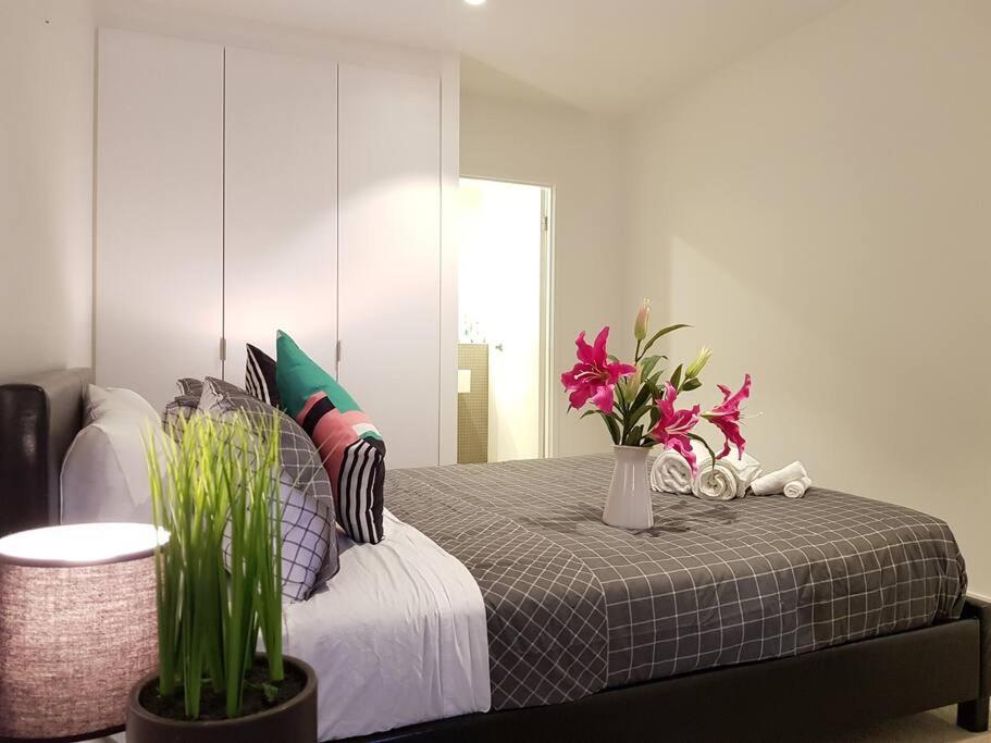 Spectacular MelbCBD 3BR2BTH FreeParking SthrnCrs