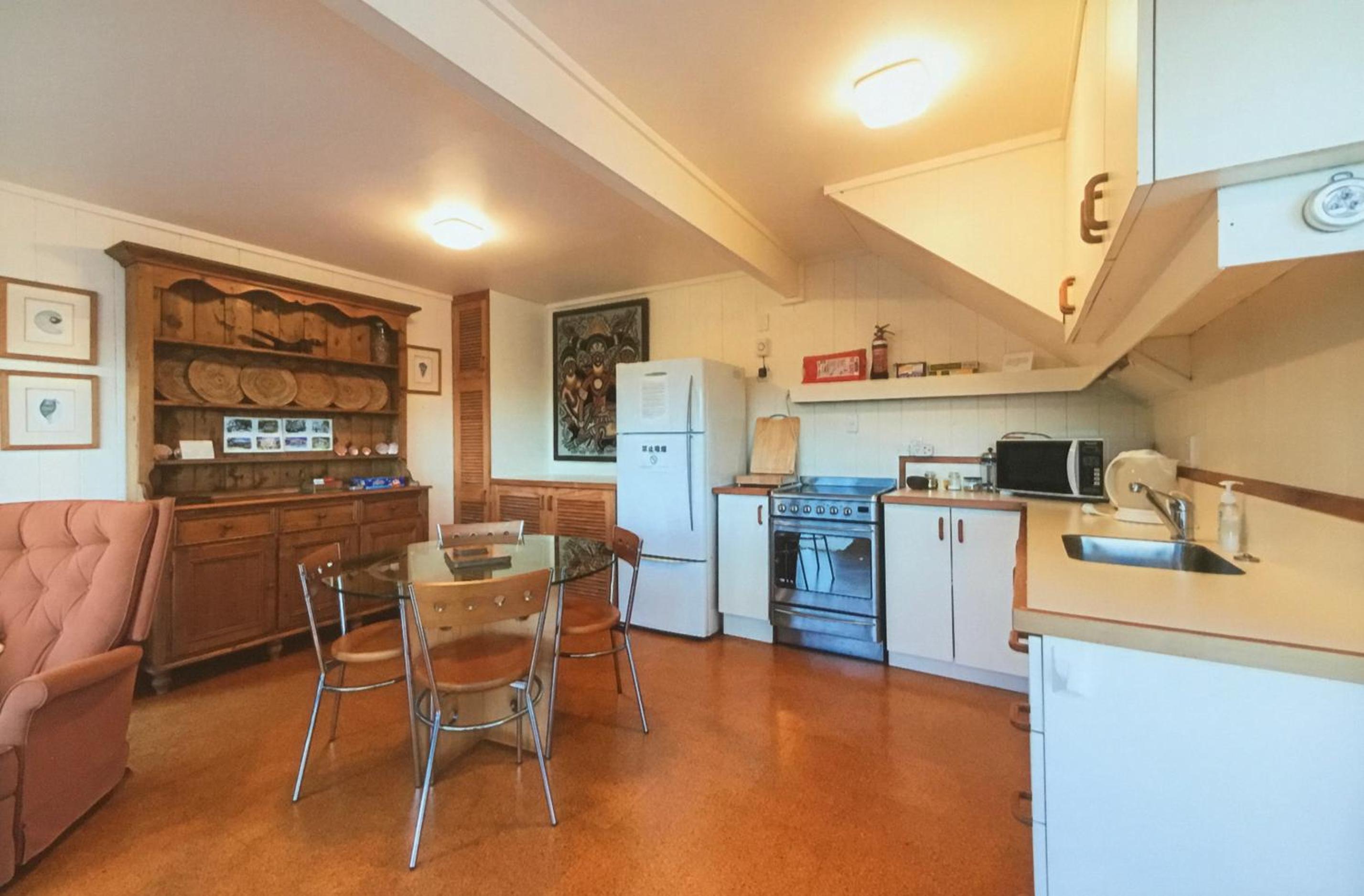 Pomare Beach Chalet view 5