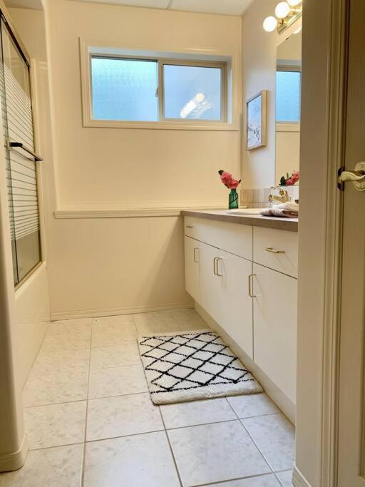 Water front Private suite with free parking