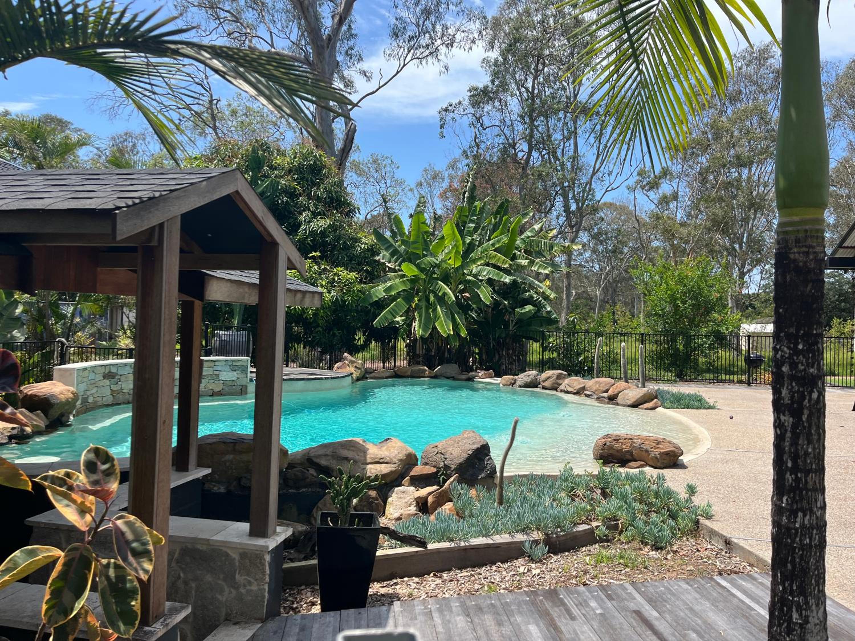 2 Bedroom Cottage with Lagoon pool & spa