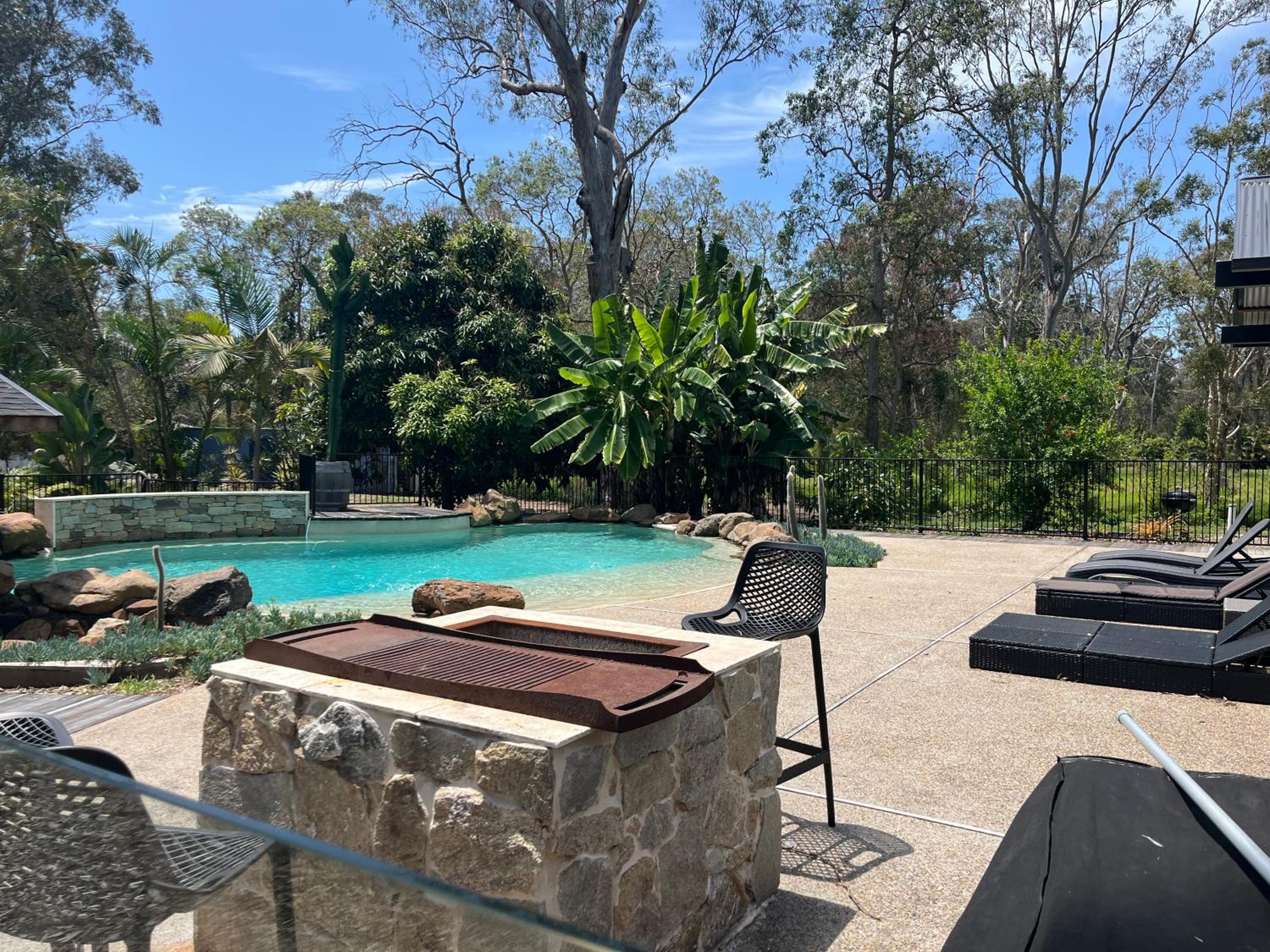2 Bedroom Cottage with Lagoon pool & spa