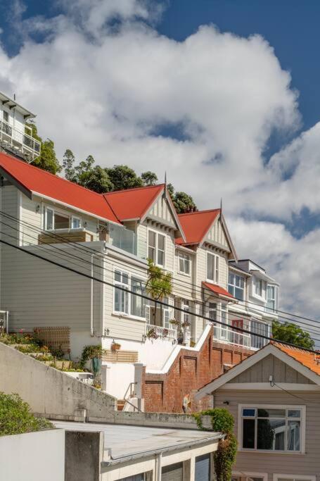 Beautiful central executive home view 5