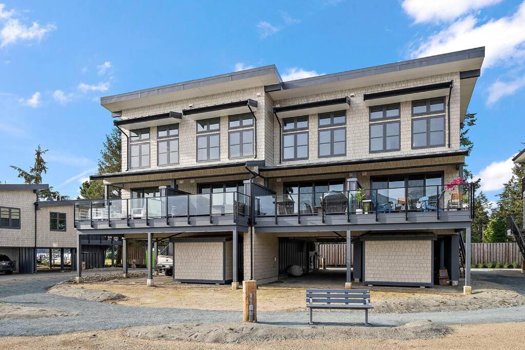 The Beach House at Saratoga Modern Beach Oasis