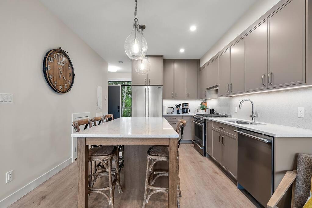 The Beach House at Saratoga Modern Beach Oasis