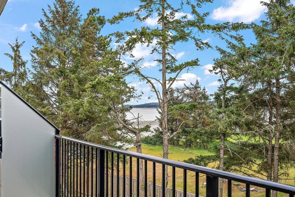 The Beach House at Saratoga Modern Beach Oasis