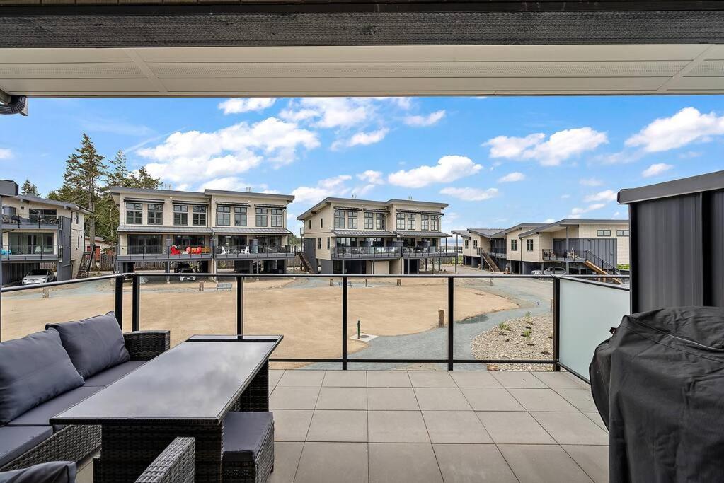 The Beach House at Saratoga Modern Beach Oasis