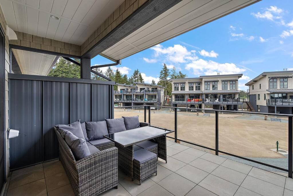 The Beach House at Saratoga Modern Beach Oasis