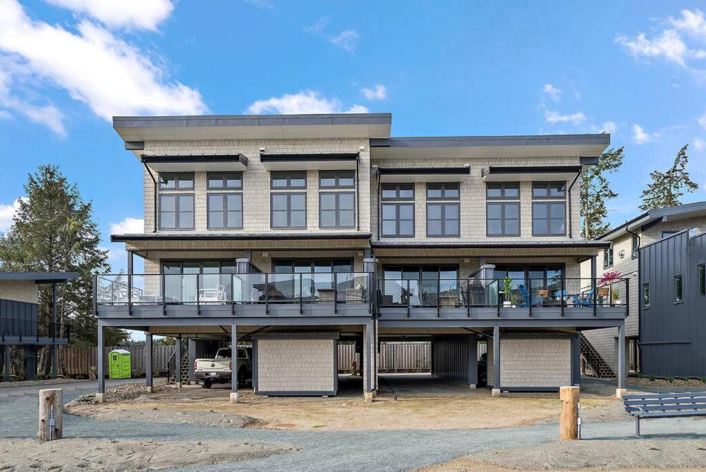 The Beach House at Saratoga Modern Beach Oasis