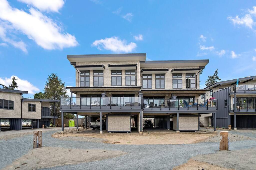 The Beach House at Saratoga Modern Beach Oasis