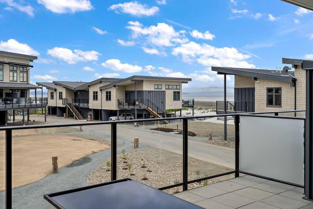 The Beach House at Saratoga Modern Beach Oasis