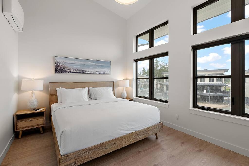The Beach House at Saratoga Modern Beach Oasis