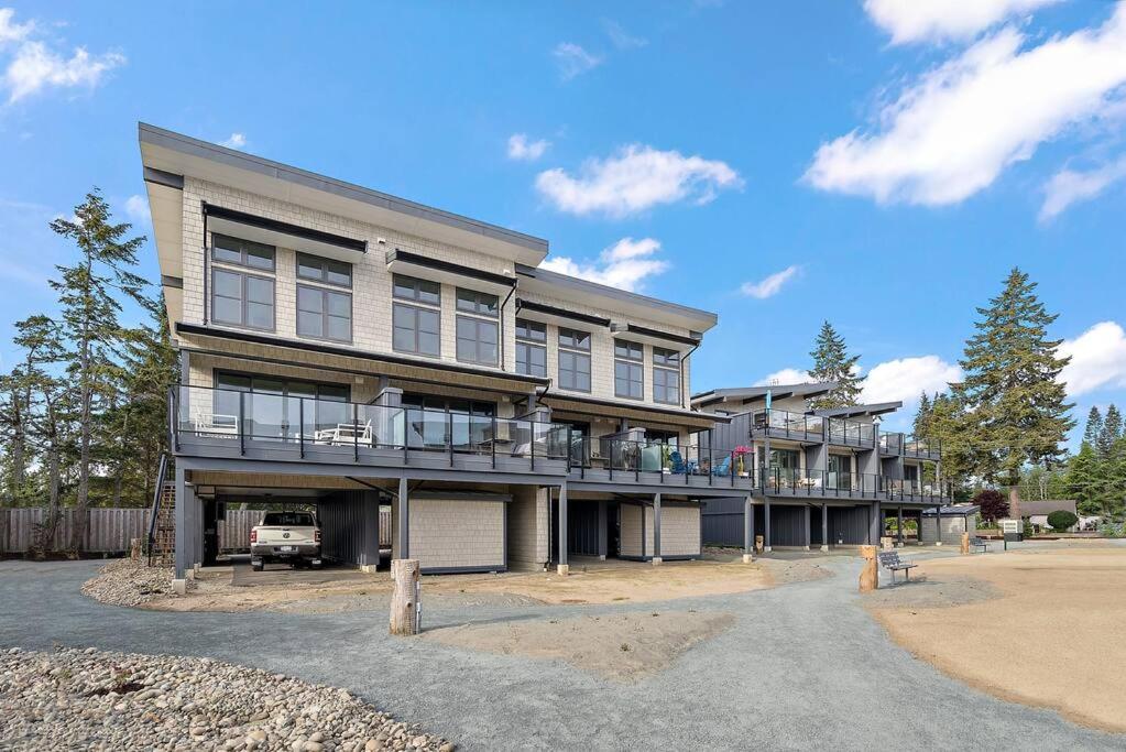 The Beach House at Saratoga Modern Beach Oasis