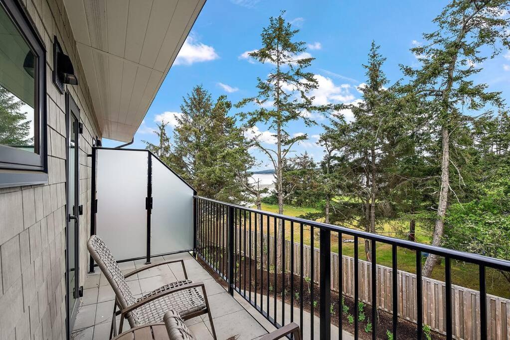 The Beach House at Saratoga Modern Beach Oasis