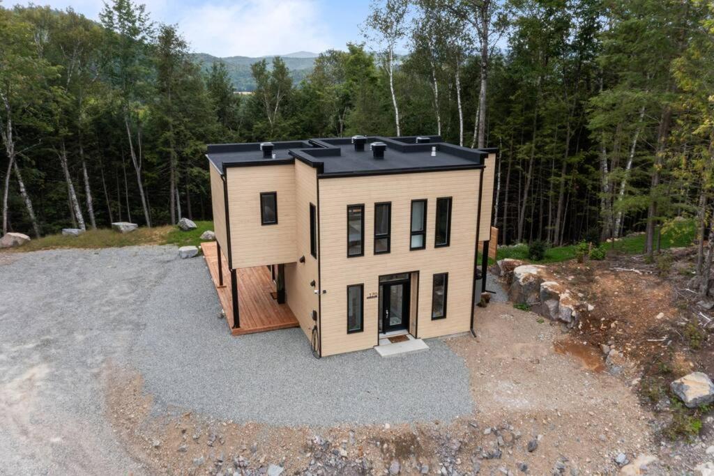 Ultra Luxurious Modern Chalet Private Jacuzzi