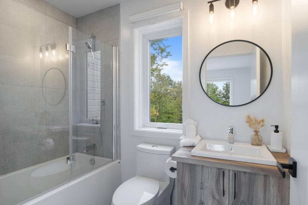 Ultra Luxurious Modern Chalet Private Jacuzzi