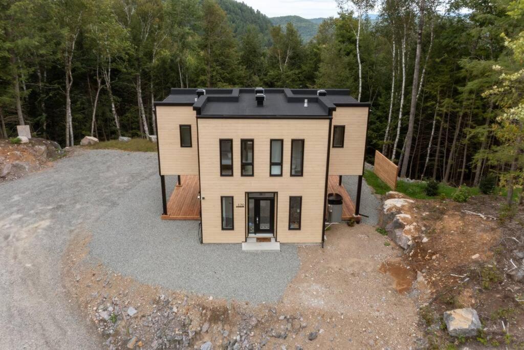 Ultra Luxurious Modern Chalet Private Jacuzzi