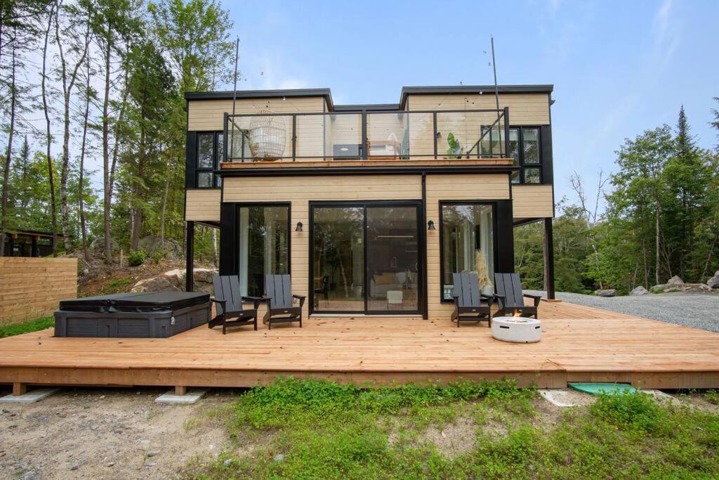 Ultra Luxurious Modern Chalet Private Jacuzzi