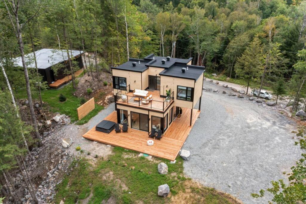 Ultra Luxurious Modern Chalet Private Jacuzzi