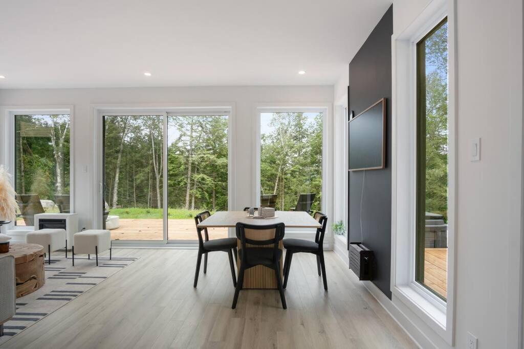Ultra Luxurious Modern Chalet Private Jacuzzi