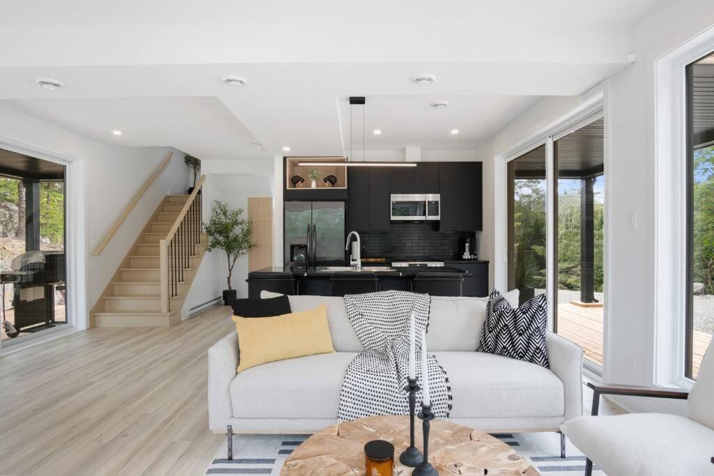 Ultra Luxurious Modern Chalet Private Jacuzzi