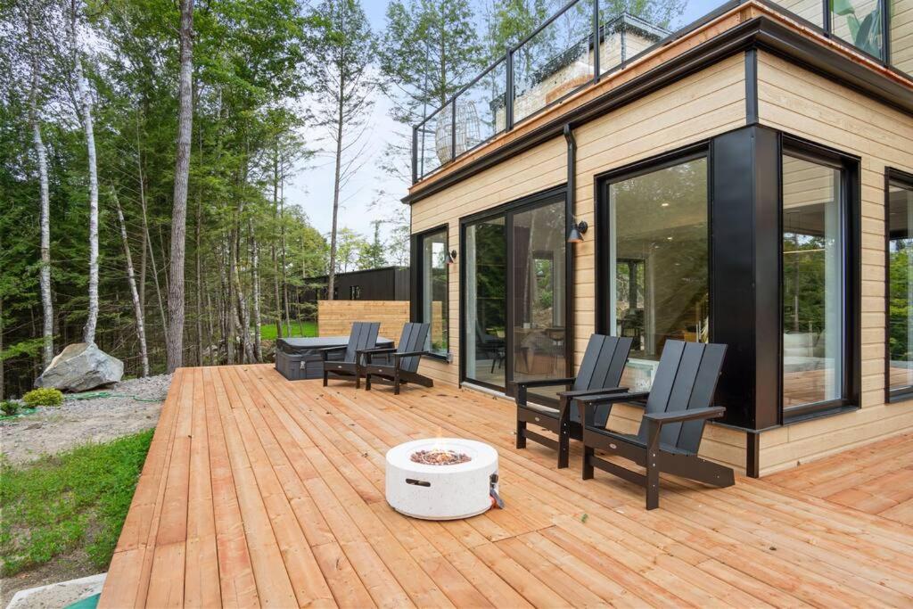 Ultra Luxurious Modern Chalet Private Jacuzzi