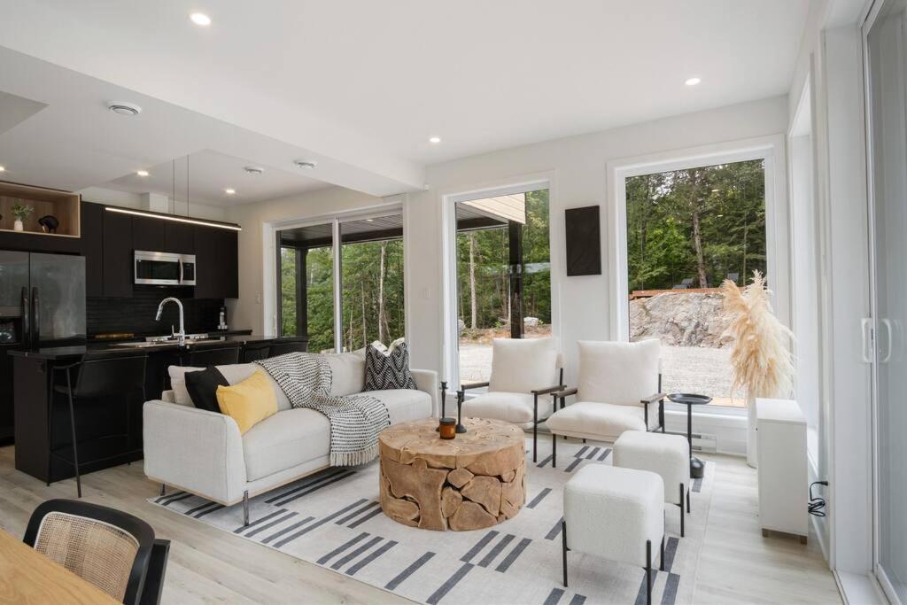 Ultra Luxurious Modern Chalet Private Jacuzzi