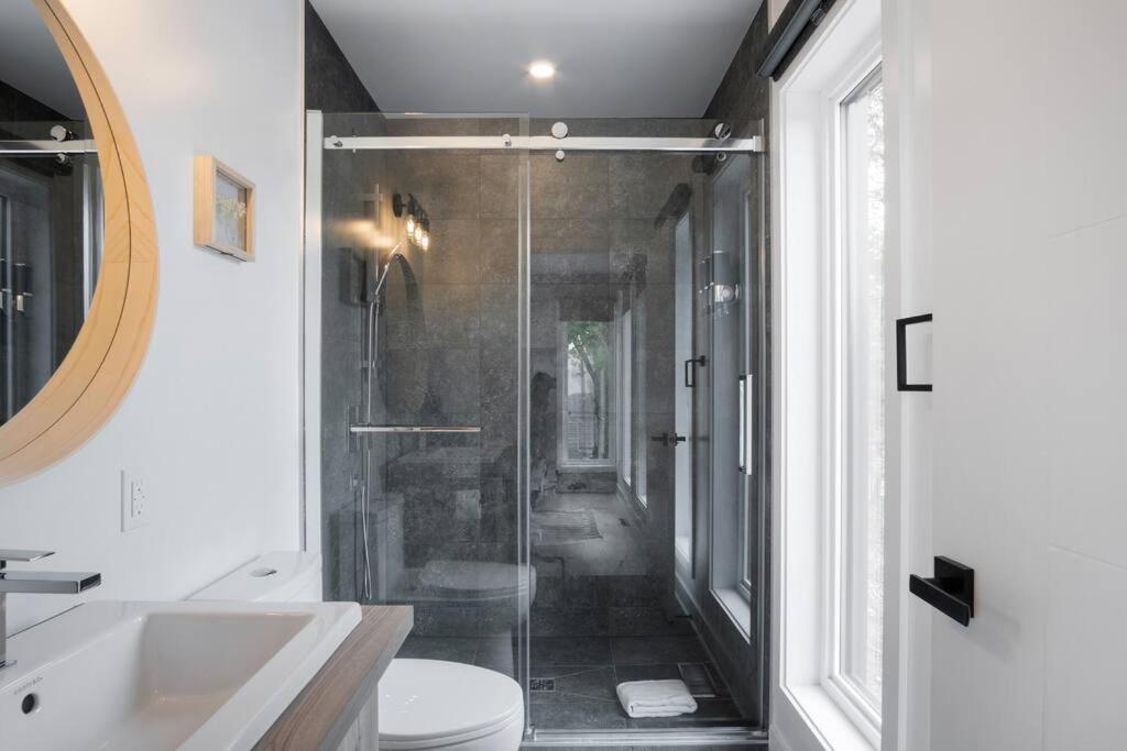 Ultra Luxurious Modern Chalet Private Jacuzzi