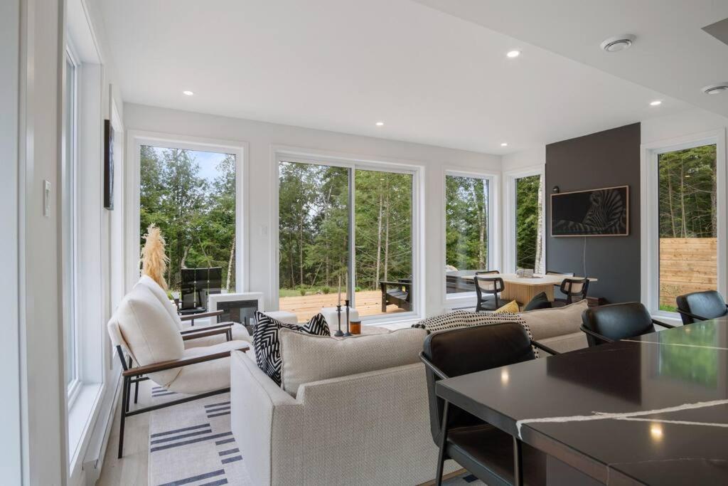 Ultra Luxurious Modern Chalet Private Jacuzzi