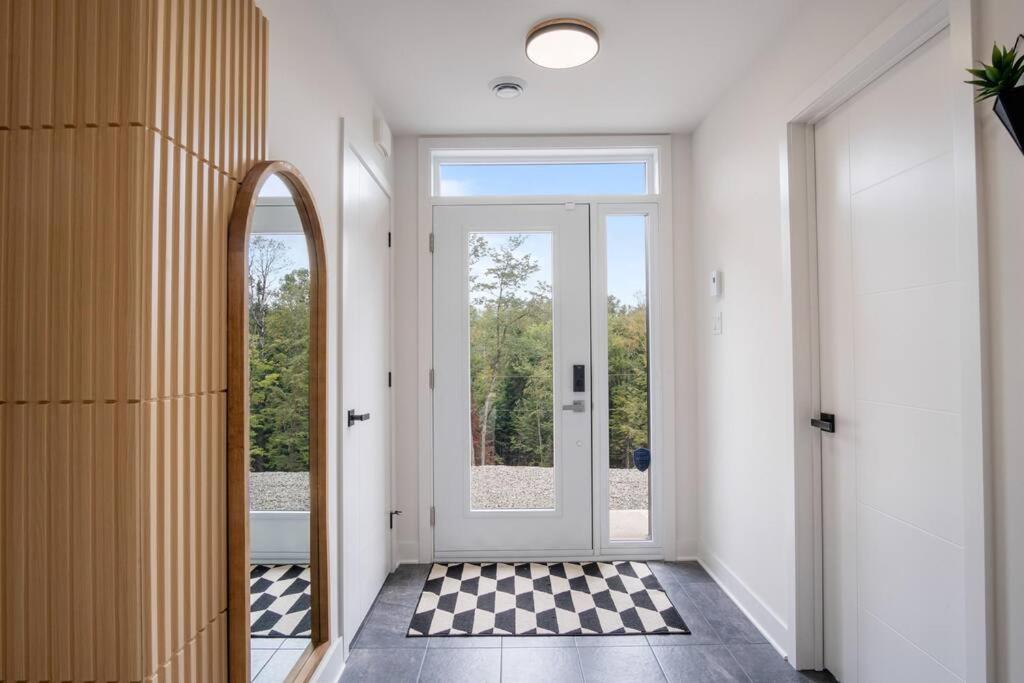 Ultra Luxurious Modern Chalet Private Jacuzzi