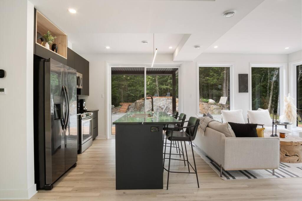 Ultra Luxurious Modern Chalet Private Jacuzzi