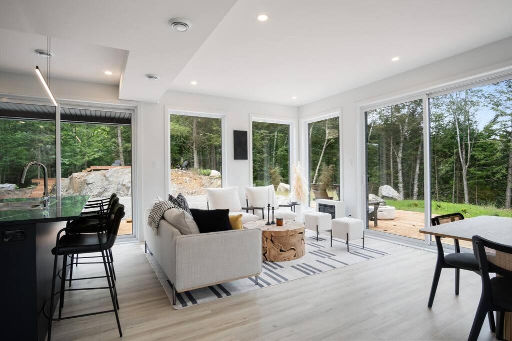Ultra Luxurious Modern Chalet Private Jacuzzi