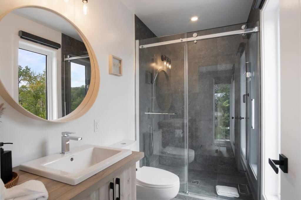 Ultra Luxurious Modern Chalet Private Jacuzzi