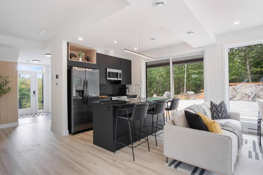 Ultra Luxurious Modern Chalet Private Jacuzzi